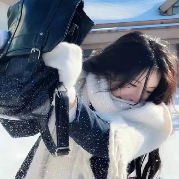 有色彩的女子